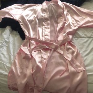 Silk pink robe from fashion nova 💓☁️